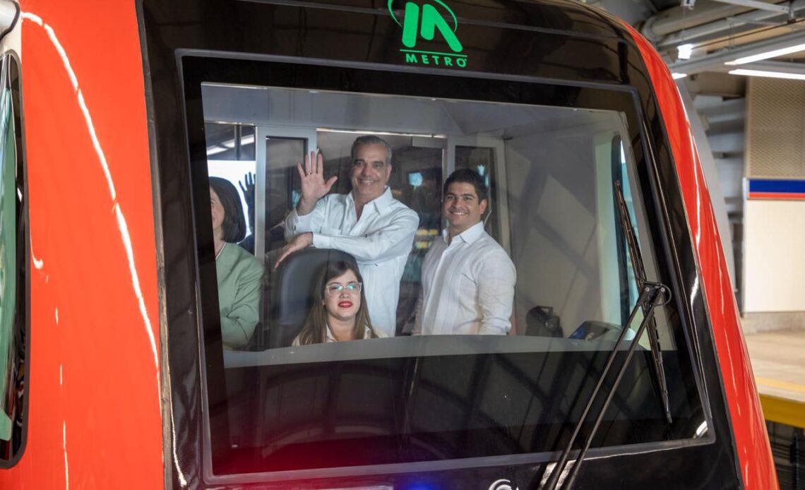 Presidente Luis Abinader pone en marcha la Línea 2C del Metro de Santo Domingo