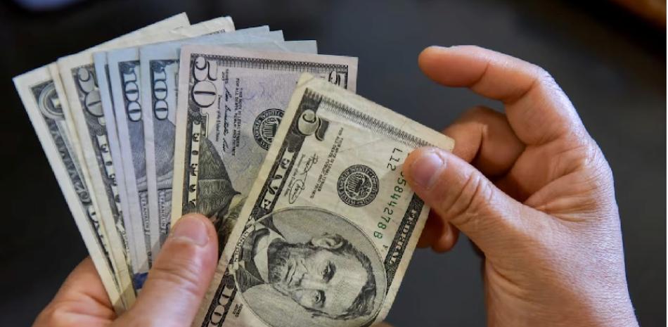 RD recibió 982,8 millones de dólares en remesas durante el mes de enero RD recibió 982,8 millones de dólares en remesas durante el mes de enero