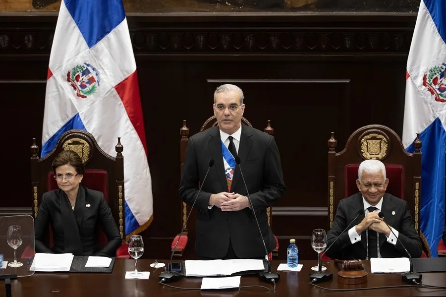 Luis Abinader se muestra optimista sobre el futuro económico de República Dominicana y destaca su reserva de tierras raras Luis Abinader se muestra optimista sobre el futuro económico de República Dominicana y destaca su reserva de tierras raras