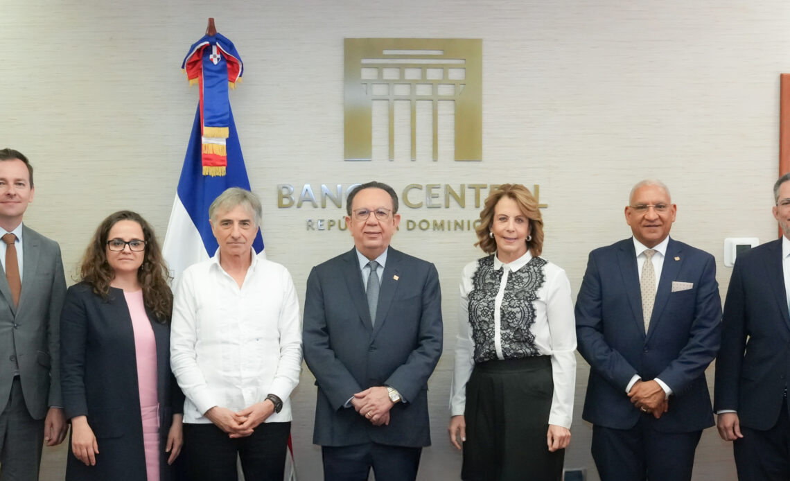 Gobernador Valdez Albizu recibió al embajador de la Unión Europea, Raúl Fuentes Milani Gobernador Valdez Albizu recibió al embajador de la Unión Europea, Raúl Fuentes Milani