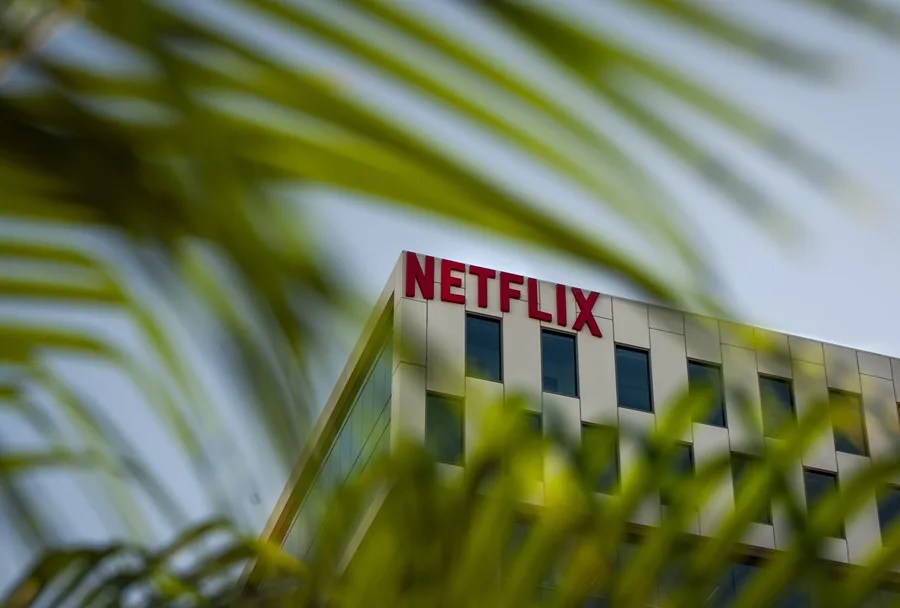 Las acciones de Netflix suben un 6,2 % mientras Warner estudia la oferta de Paramount