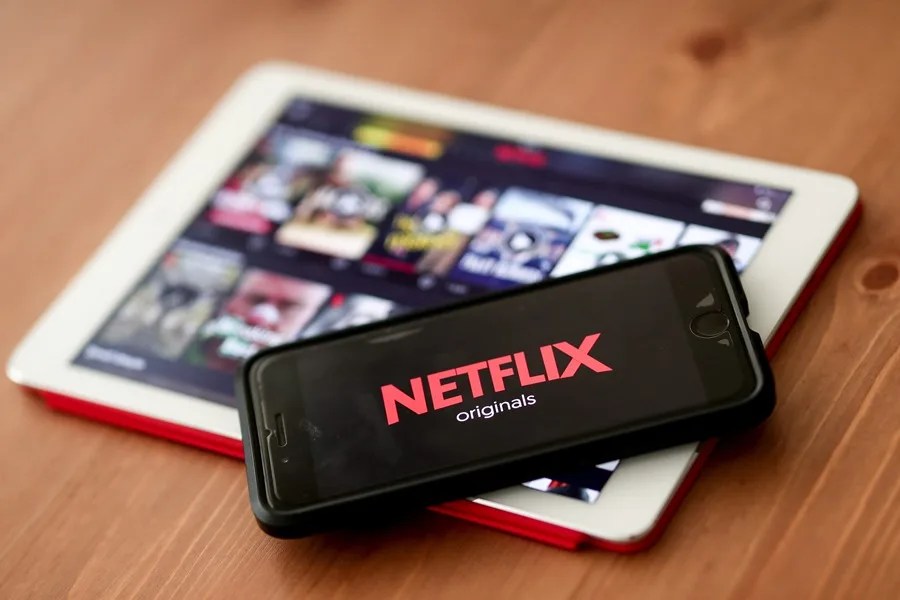 Las acciones de Netflix suben un 13,75 % al cierre de Wall Street tras retirarse de la puja por Warner Las acciones de Netflix suben un 13,75 % al cierre de Wall Street tras retirarse de la puja por Warner