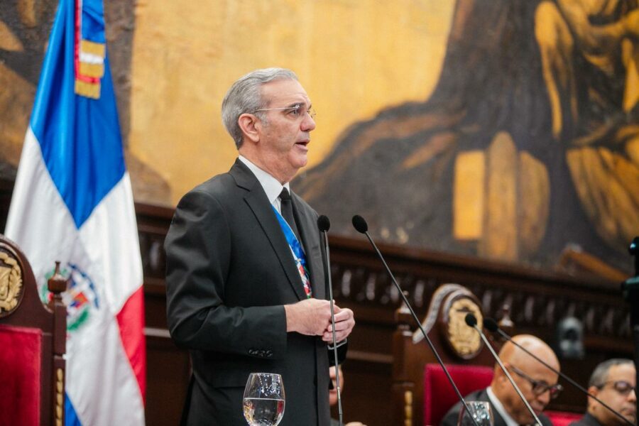 Abinader fija meta de reducir la pobreza al 15 % y destaca impacto de Oportunidad 14-24 Abinader fija meta de reducir la pobreza al 15 % y destaca impacto de Oportunidad 14-24