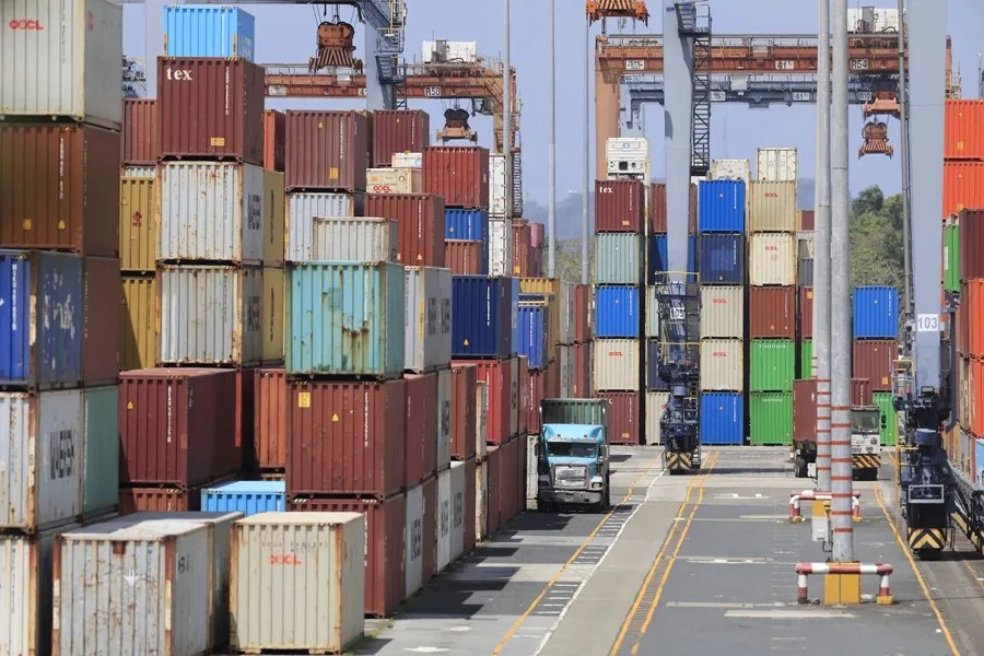 China pide a EEUU que cancele los aranceles "unilaterales" y ofrece una sexta ronda de consultas China pide a EEUU que cancele los aranceles "unilaterales" y ofrece una sexta ronda de consultas