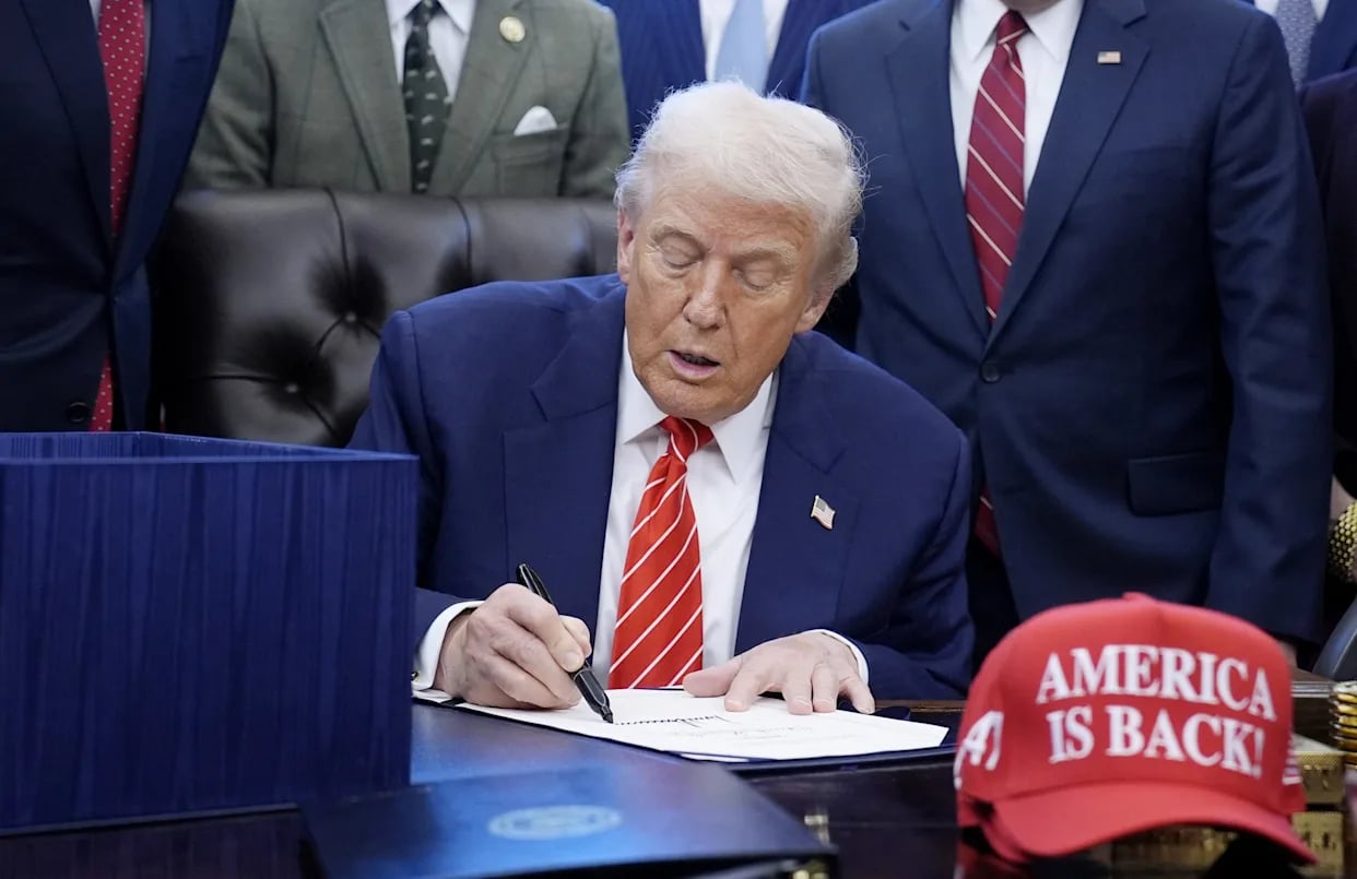 Trump firma ley que reabre el Gobierno federal de EE.UU.