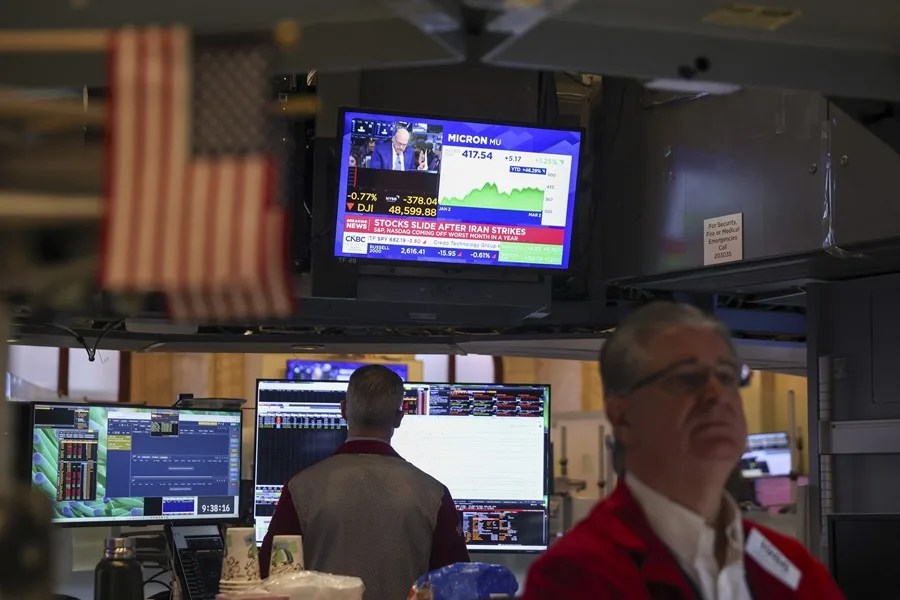 Suben las empresas de defensa y caen las aerolíneas: así se movió la bolsa ante la ofensiva contra Irán Suben las empresas de defensa y caen las aerolíneas: así se movió la bolsa ante la ofensiva contra Irán