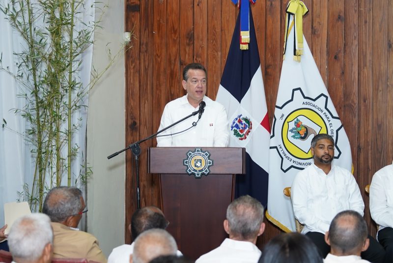 Ito Bisonó reitera exploración de modelo «vivienda progresiva» para ampliar acceso a techo propio