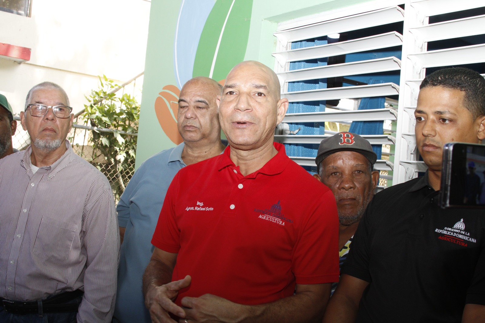 Ministerio de Agricultura entrega material de siembra para productores afectados con lluvias y derrumbes Ministerio de Agricultura entrega material de siembra para productores afectados con lluvias y derrumbes