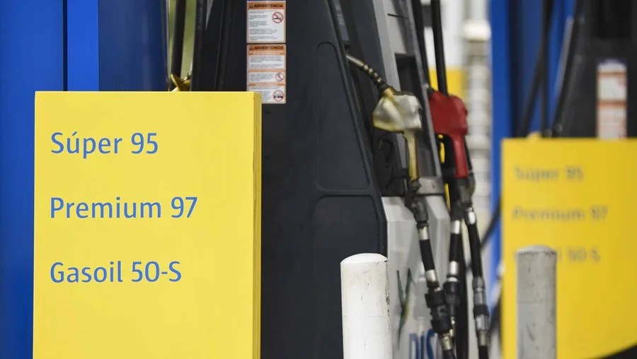 Los combustibles aumentan un 7 % en Uruguay tras la subida del petróleo Los combustibles aumentan un 7 % en Uruguay tras la subida del petróleo