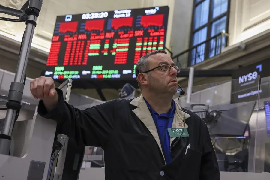 El Dow Jones pierde más de 700 puntos en Wall Street ante el precio del petróleo y las tensiones en Ormuz