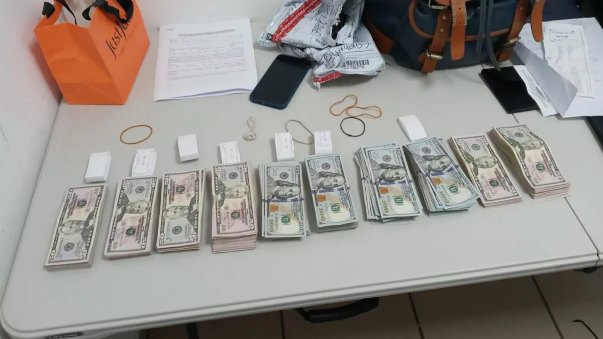Aduanas detecta más de US$400 mil en divisas no declaradas en aeropuertos en menos de una semana Aduanas detecta más de US$400 mil en divisas no declaradas en aeropuertos en menos de una semana