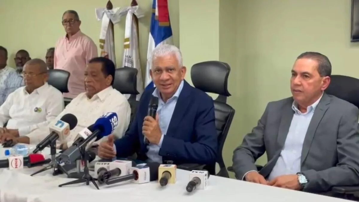 Fenatrado asumirá alza de combustibles y pospone aumento en tarifas de transporte