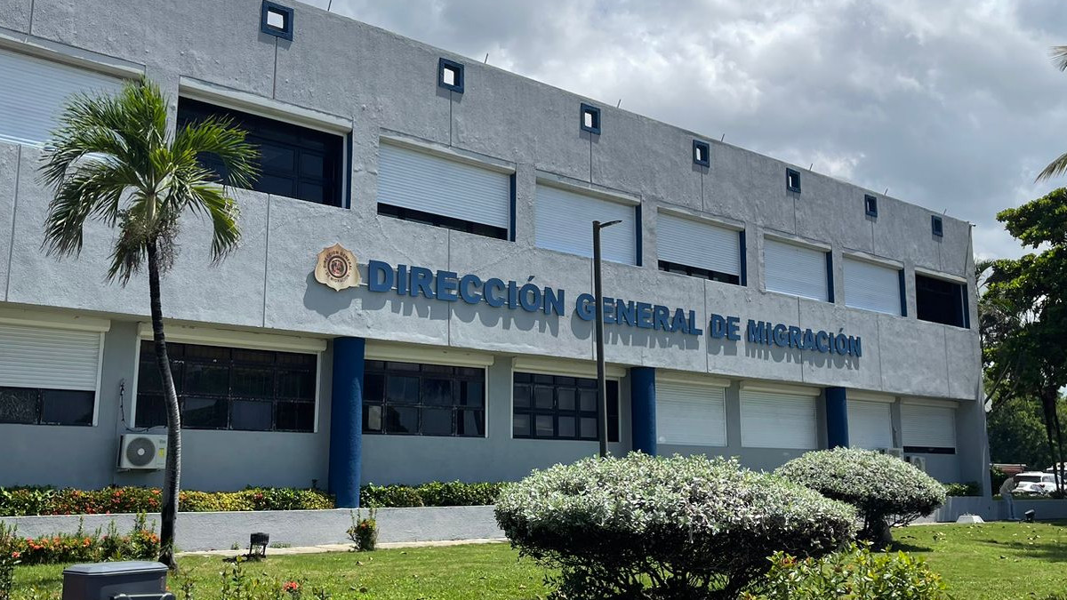 Migración prohíbe trabajos informales a extranjeros con permisos temporales