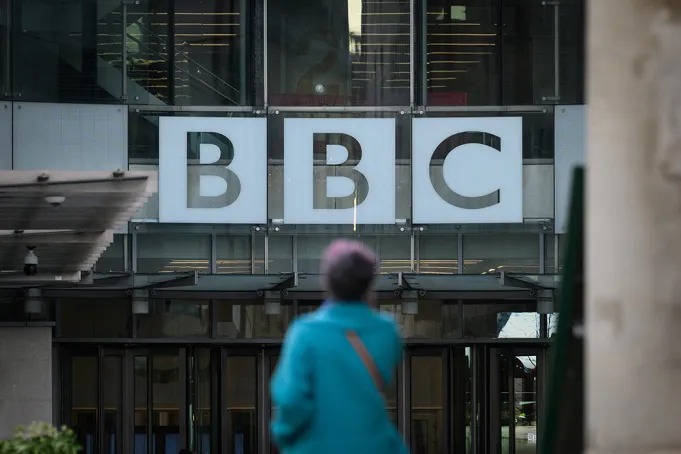 BBC recortará hasta 2,000 empleos en su mayor reducción de personal en 15 años