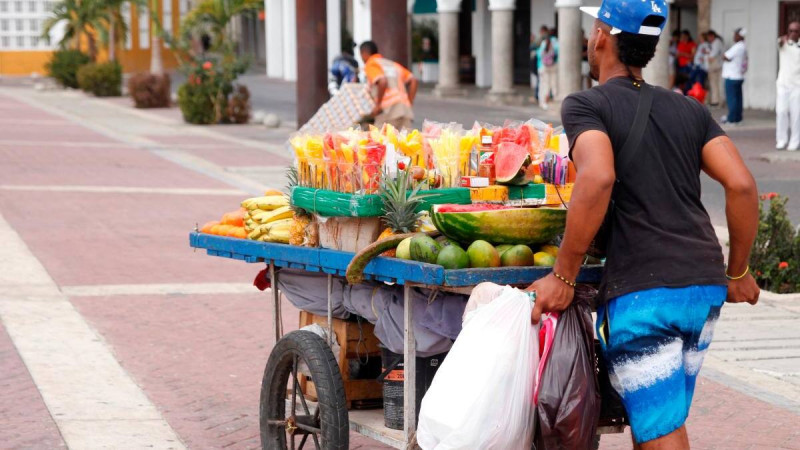 Brecha de informalidad laboral continúa en República Dominicana