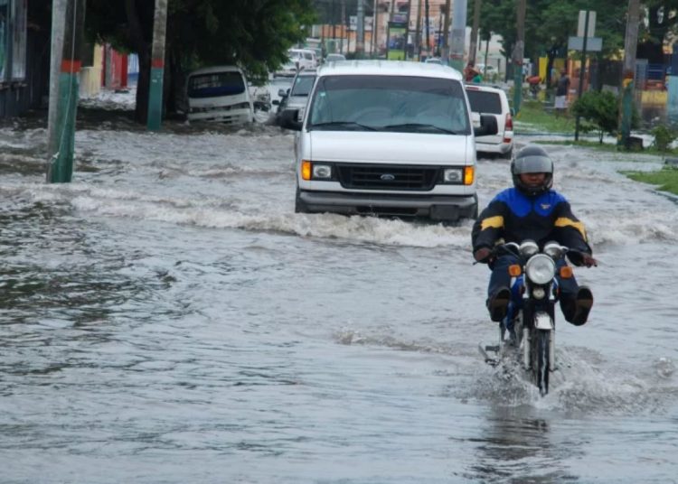 Inundaciones y lluvias han costado hasta 3.3% del PIB en República Dominicana