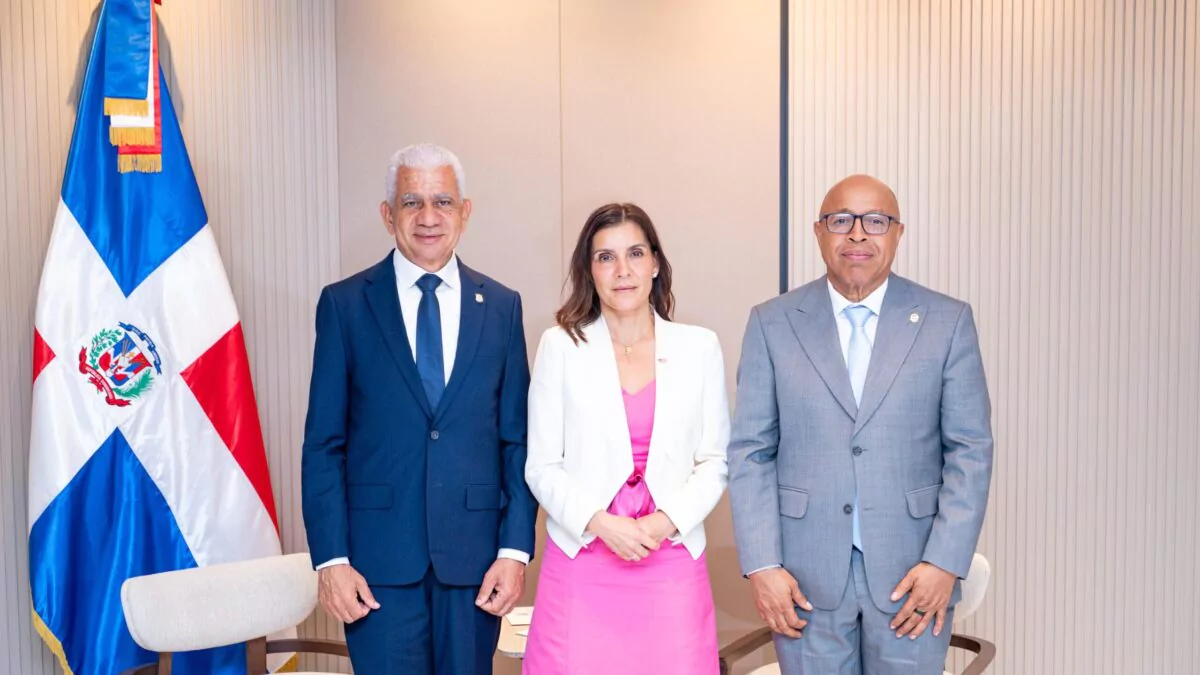 Líderes del congreso y embajadora de EE.UU. discuten cooperación bilateral Líderes del congreso y embajadora de EE.UU. discuten cooperación bilateral