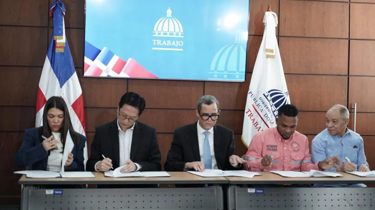 Cormidom y trabajadores firman acuerdo de paz laboral y bienestar Cormidom y trabajadores firman acuerdo de paz laboral y bienestar