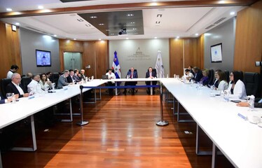 Gobierno inicia diálogo con empresarios para establecer consenso frente a crisis global