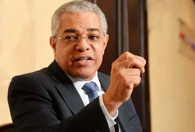 Luis Reyes propone austeridad ante impacto del petróleo y cuestiona falta de respuesta