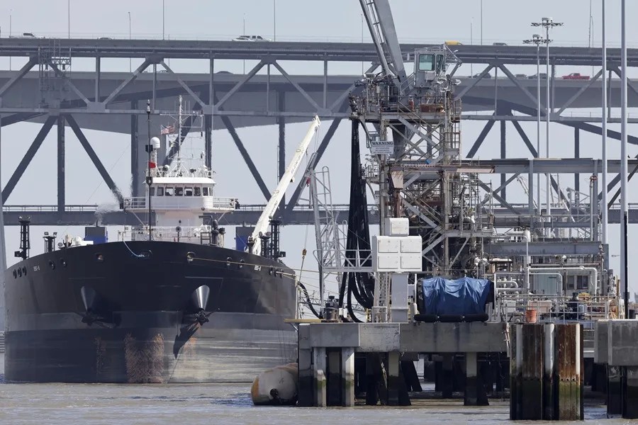 El petróleo de Texas cierra en más de 112 dólares ante el posible acercamiento entre EE.UU. e Irán El petróleo de Texas cierra en más de 112 dólares ante el posible acercamiento entre EE.UU. e Irán