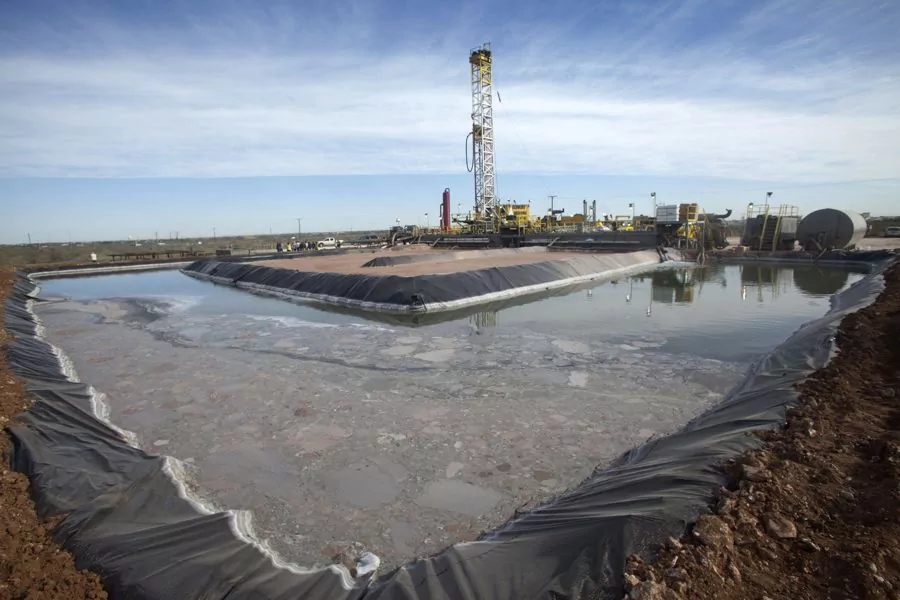 El petróleo de Texas cae el 3,9 %, hasta 102,27 dólares, al mantenerse la tregua entre EEUU e Irán