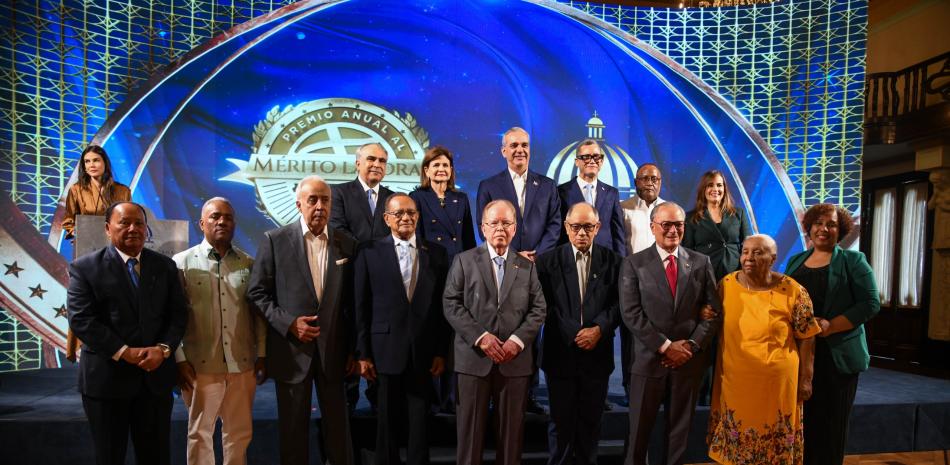 Gobierno exalta trayectoria empresarial y el compromiso obrero en Premio al Mérito Laboral