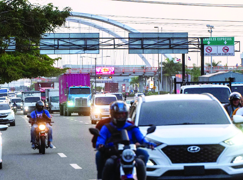 Industriales piden analizar el impacto para empresas que vehículos de carga circulen de noche Industriales piden analizar el impacto para empresas que vehículos de carga circulen de noche