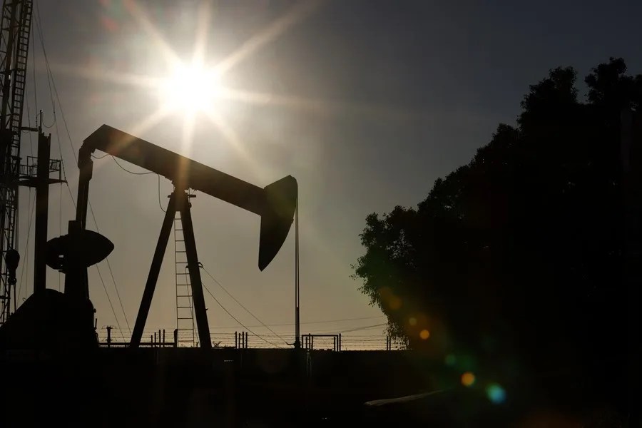 El petróleo de Texas baja un 3 % tras la nueva propuesta de negociaciones de paz de Irán