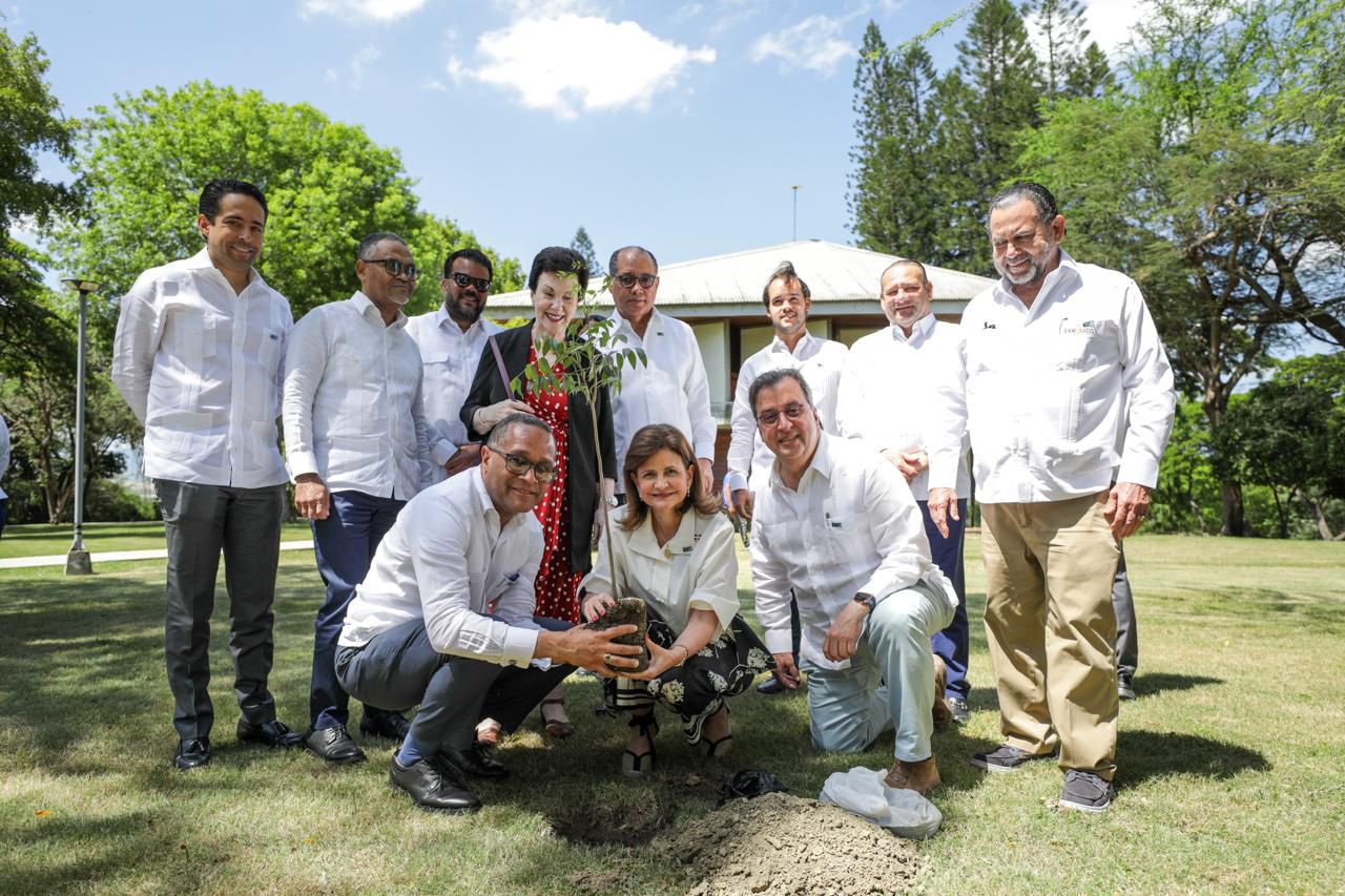 Raquel Peña encabeza inauguración de complejo de innovación avícola que fortalece la producción nacional