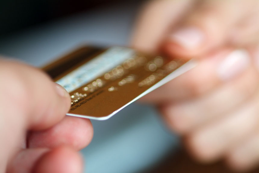 Dominicanos adeudan más de RD$128,900 millones en tarjetas de crédito