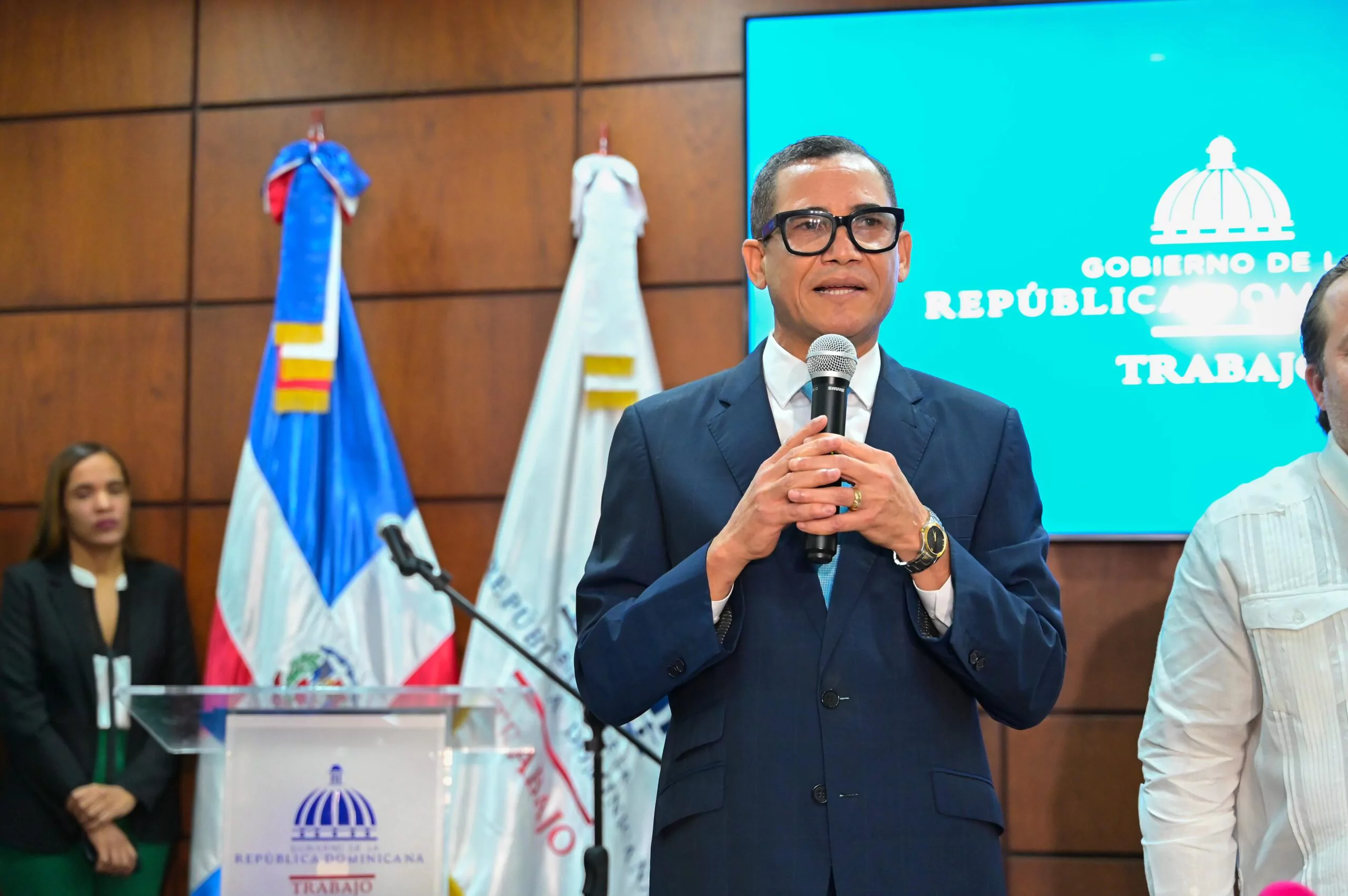 Ministro de Trabajo Eddy Olivares defiende reforma laboral; mientras sector empresarial lo critica Ministro de Trabajo Eddy Olivares defiende reforma laboral; mientras sector empresarial lo critica