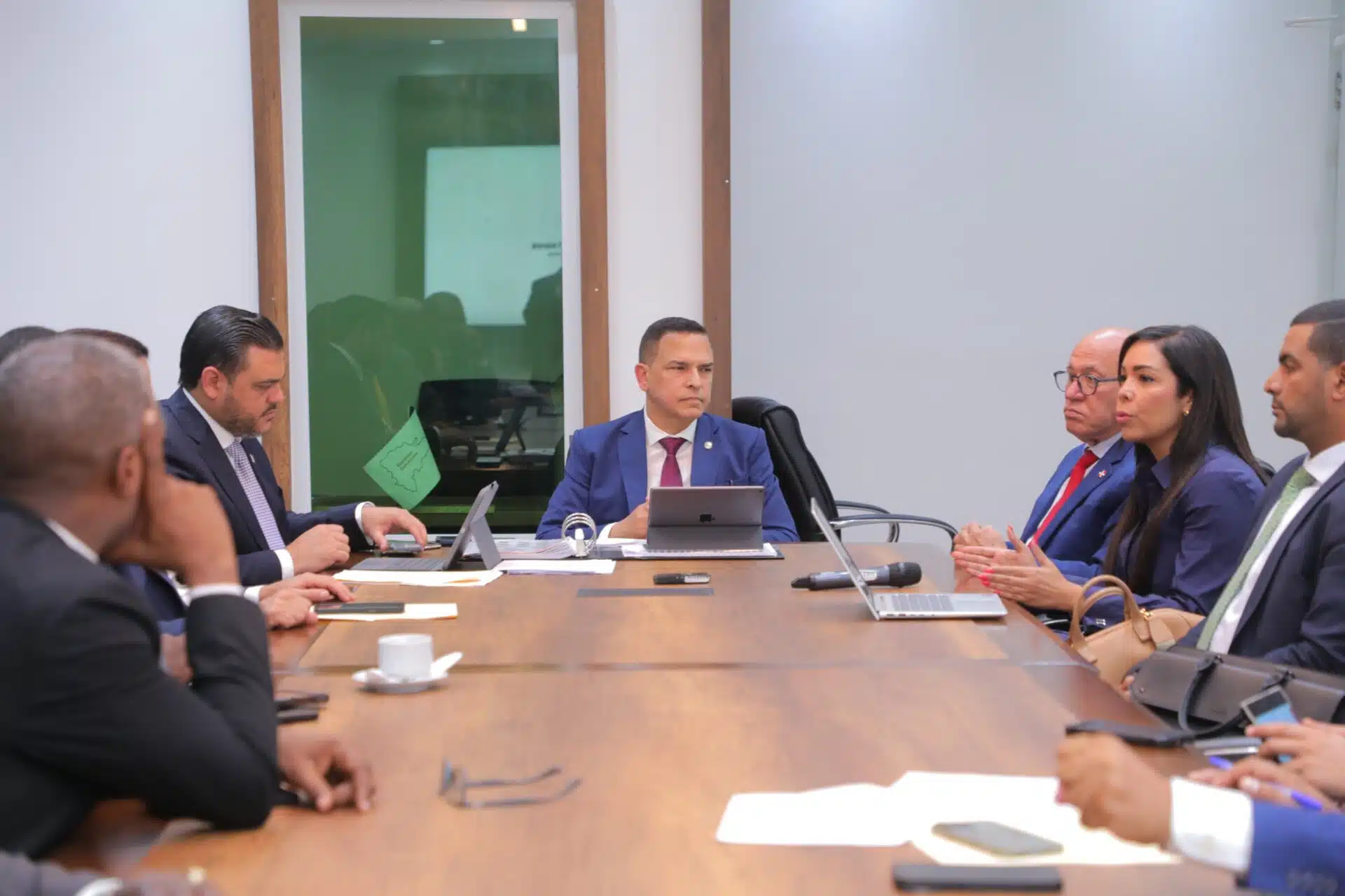 Diputados y banca impulsan cambios a ley de embargo retentivo en RD Diputados y banca impulsan cambios a ley de embargo retentivo en RD