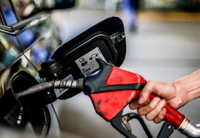 Gobierno congela precios de las gasolinas, gasoil y el GLP