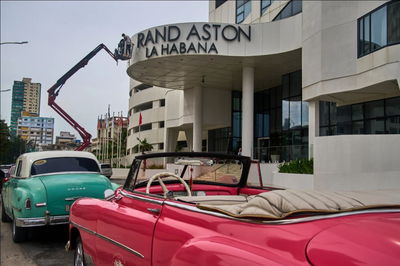 Emblemáticos autos antiguos de La Habana paran por falta de gasolina Emblemáticos autos antiguos de La Habana paran por falta de gasolina