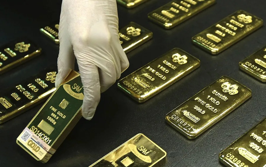 El oro se anota la caída más rápida desde la gran crisis y baja un 25 %