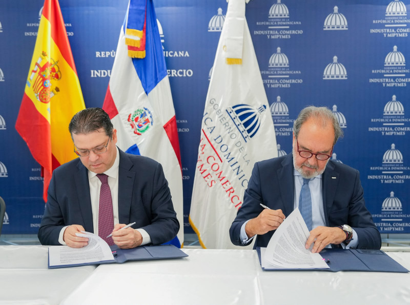 Firman acuerdo con Banco Sabadell para atraer inversión española y fortalecer exportaciones