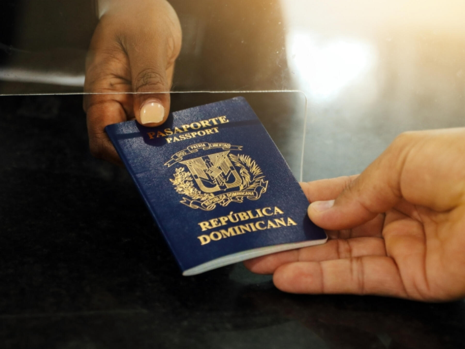 Pasaportes elimina pago adicional por pérdida o deterioro; ahorrará RD$48 millones a ciudadanos Pasaportes elimina pago adicional por pérdida o deterioro; ahorrará RD$48 millones a ciudadanos