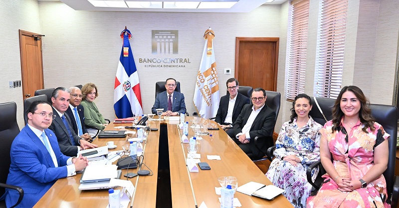 Valdez Albizu resalta resiliencia de economía dominicana