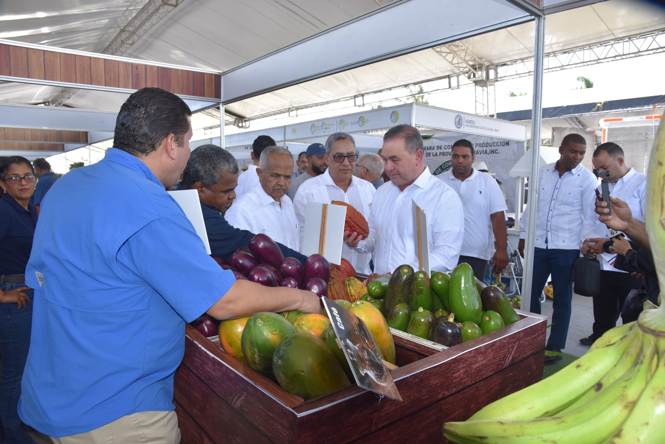 Ministro de Agricultura resalta auge en exportaciones de mango durante apertura de Expo Mango 2026