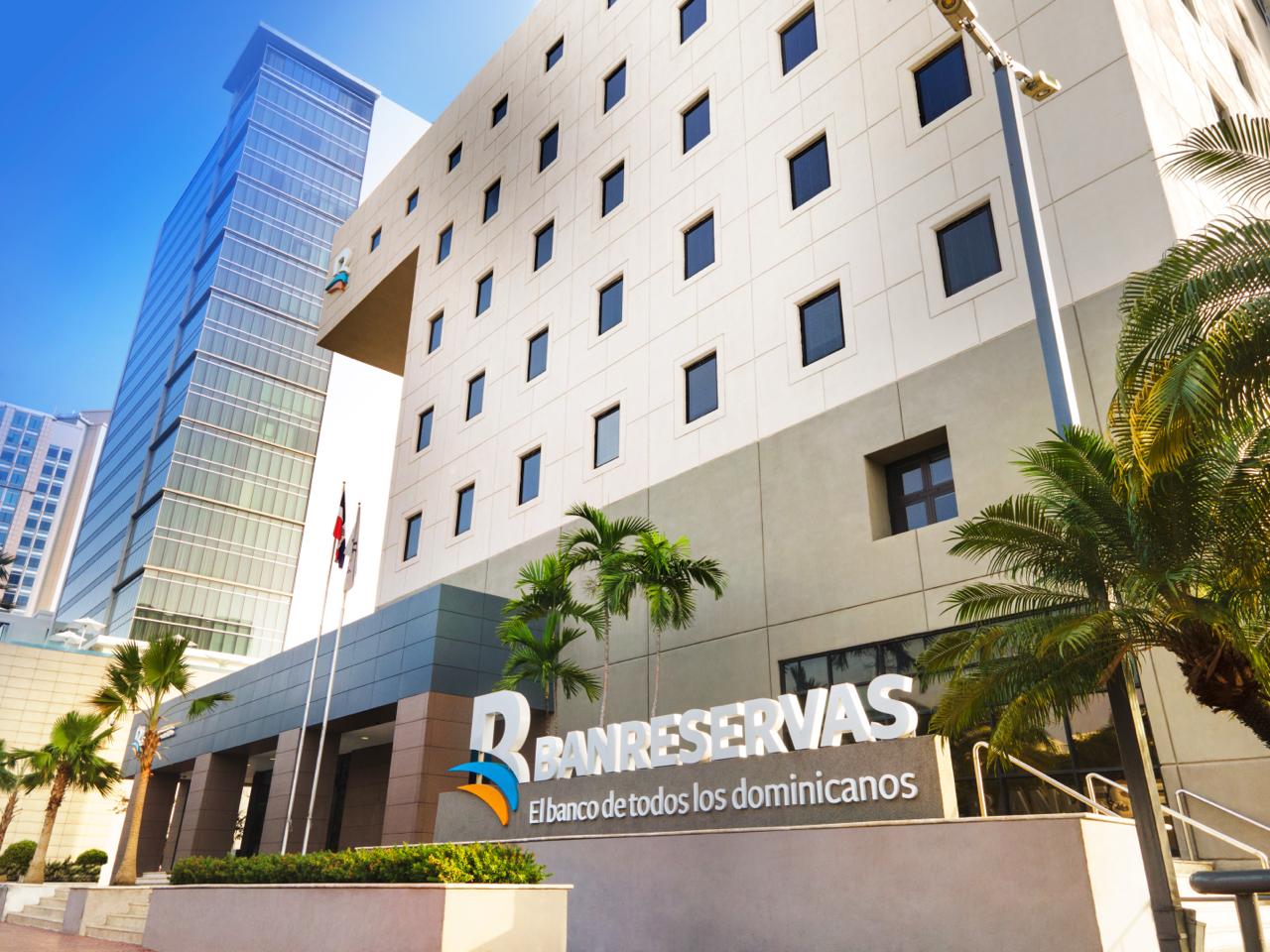 Banreservas es reconocido por Revista Summa Banreservas es reconocido por Revista Summa